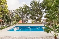 Mediterranean villa with pool in Vallpineda.