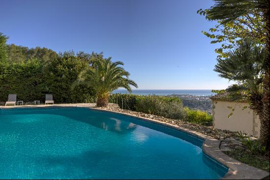 Panoramic sea view villa on the heights of Golfe-Juan