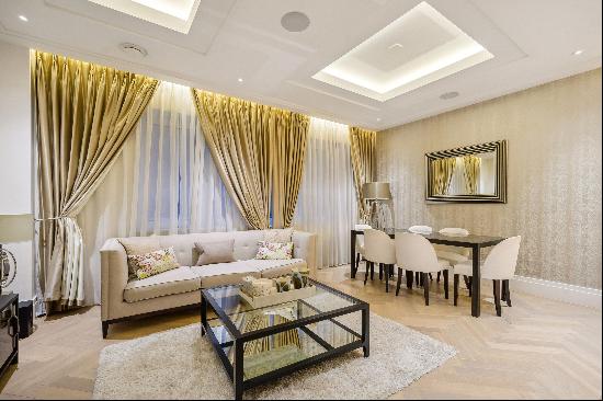 An elegantly designed 2-bedroom flat for sale with concierge and lift in Drake House, West