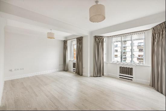 A 3 bedroom apartment to rent on Sloane Street