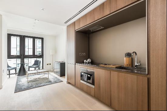 Stylish studio apartment located in the heart of Lincoln Square, Covent Garden.