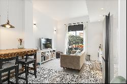 Charming modern apartment in Sitges, steps from the beach.