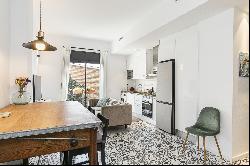 Charming modern apartment in Sitges, steps from the beach.