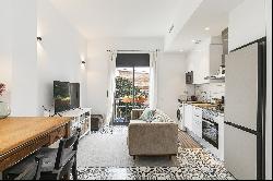 Charming modern apartment in Sitges, steps from the beach.