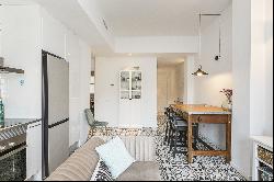 Charming modern apartment in Sitges, steps from the beach.