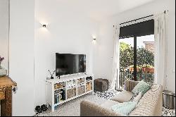 Charming modern apartment in Sitges, steps from the beach.