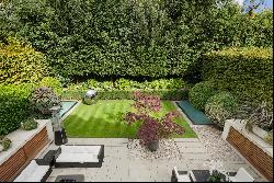 Striking family home in the heart of St John's Wood