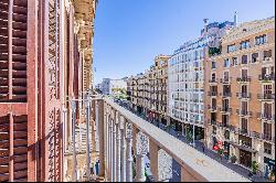 Beautiful apartment renovated with original elements in Dreta de l'Eixample