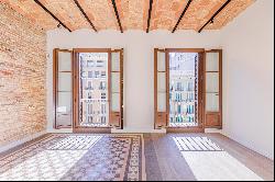 Beautiful apartment renovated with original elements in Dreta de l'Eixample