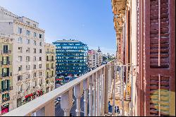 Beautiful apartment renovated with original elements in Dreta de l'Eixample