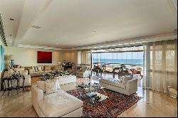 Luxury apartment with panoramic ocean view