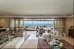 Luxury apartment with panoramic ocean view