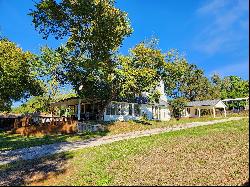 Lakeside Retreat on Lake Palestine