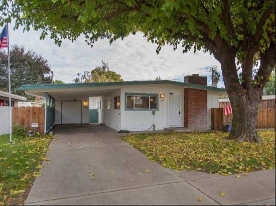 Charming Mid-Century Gem with ADU Potential and Spacious Lot