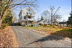 Nicely Located in Old Lyme's Historic Village