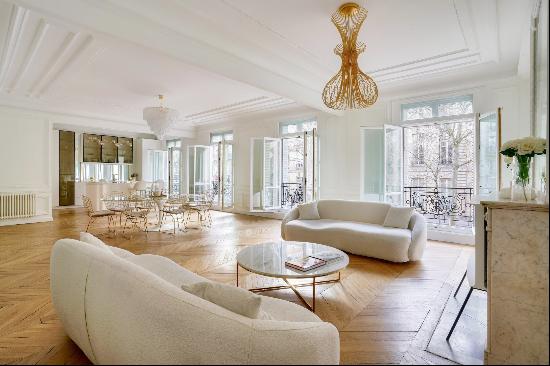 Paris 6th District – An exceptional 4-bed apartment