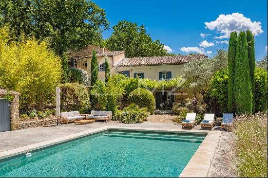 Luberon - Refined property with tennis court