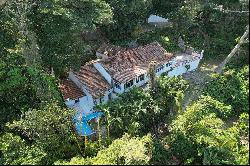 Classic house on Estrada do Joá with an everlasting ocean view