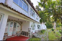 Classic house on Estrada do Joá with an everlasting ocean view