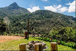 Sustainable inn with 8 chalets and self-sustaining production near Serra dos Órg