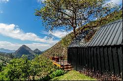 Sustainable inn with 8 chalets and self-sustaining production near Serra dos Órg