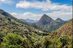 Sustainable inn with 8 chalets and self-sustaining production near Serra dos Órg