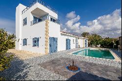 Four Bedroom Villa Close to The Sea in Chloraka, Pafos