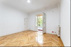 250m2 apartment for renovation