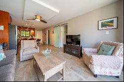 This nicely appointed condo is across from Kihei's sandy beaches