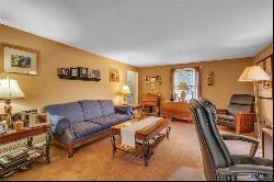 7064 Old English Road, Lockport-Town NY 14094