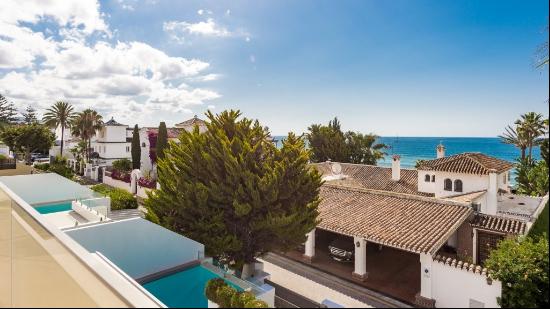 Elegant villa next to the beach in Puente Romano Beach Resort an, Marbella 29602