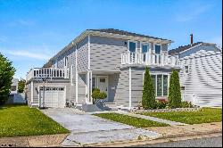 8 Seaside Ct, Margate NJ 08402