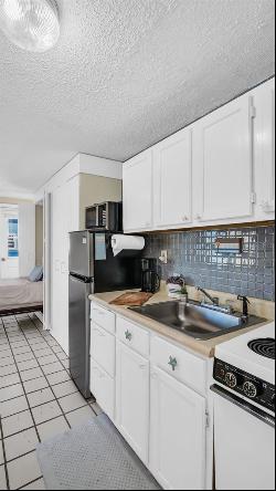 483 E Shore Drive #D4, Clearwater Beach FL 33767