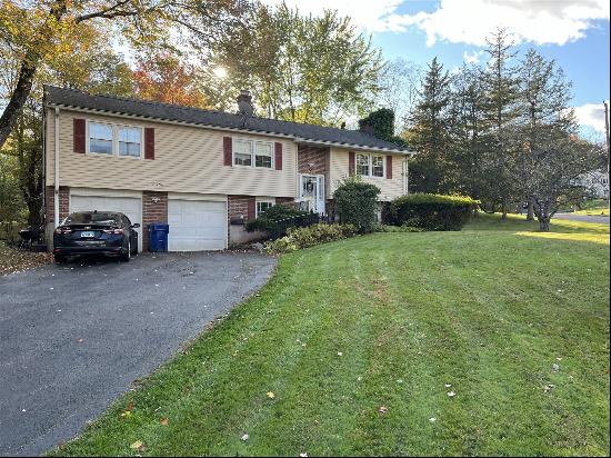 41 Overlook Drive, Windsor CT 06095