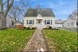 28 Maple Street, Crystal Lake IL 60014