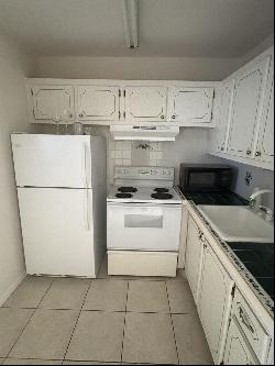 39 Cambridge #B, West Palm Beach FL 33417