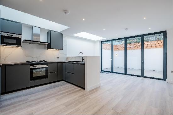 Large two bedroom apartment to rent in King's Cross.