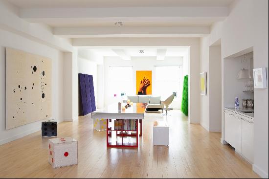 <p>Legendary apartment 2112 at 15 Broad Street, New York, NY 10005, is a landmark art loft