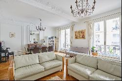 Paris 7th District – A bright 3-bed apartment