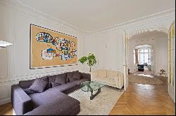 Paris 17th District - A spacious 4-bed apartment