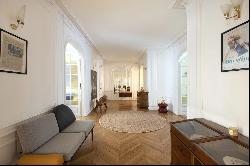 Paris 17th District - A spacious 4-bed apartment