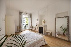 Paris 17th District - A spacious 4-bed apartment