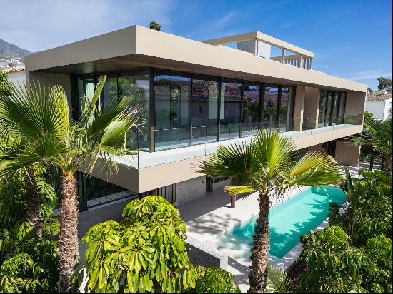 A newly-built architectural masterpiece with exceptional living spaces within Marbella's G