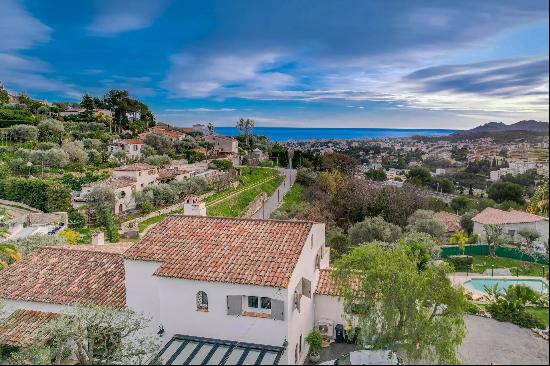 Mougins with sea view