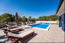 Traditional charm: house with heated pool on the Island of Krk