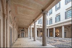 Prestigious property in a period building in the heart of Milan