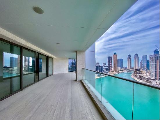 Luxurious Full-Floor Waterfront Apartment