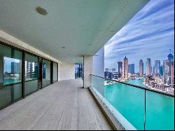 Luxurious Full-Floor Waterfront Apartment