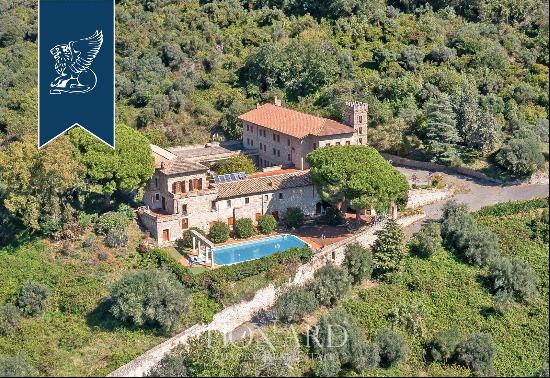 Hotel with restaurant and swimming pool for sale on the hills of Tivoli not far from Rome