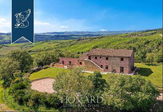 Panoramic luxury villa with an infinity pool for sale in Val d'Orcia